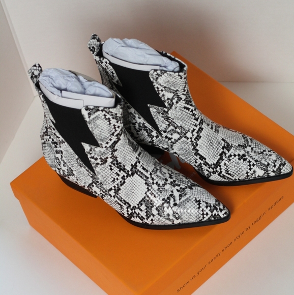 Size 6 Pointed Toe Faux Snakeskin Ankle Boots NIB - Picture 12 of 16